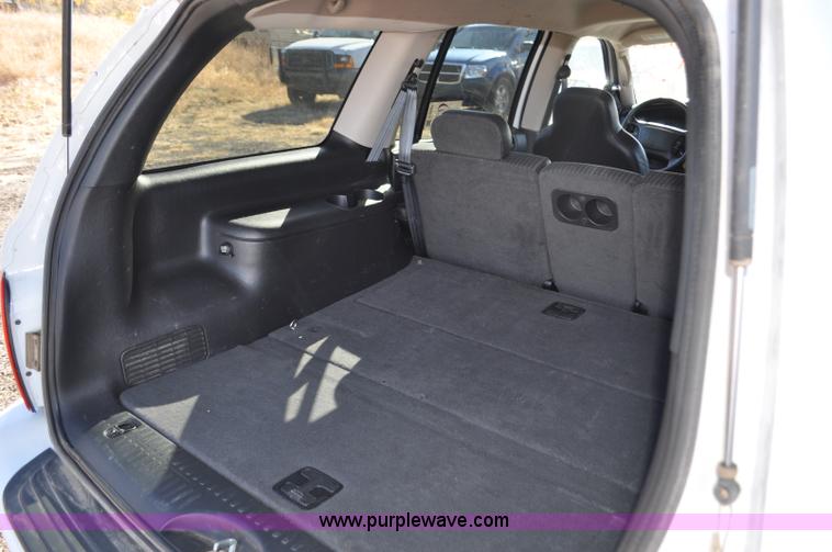 image for item F2084 2003 Dodge Durango SUV