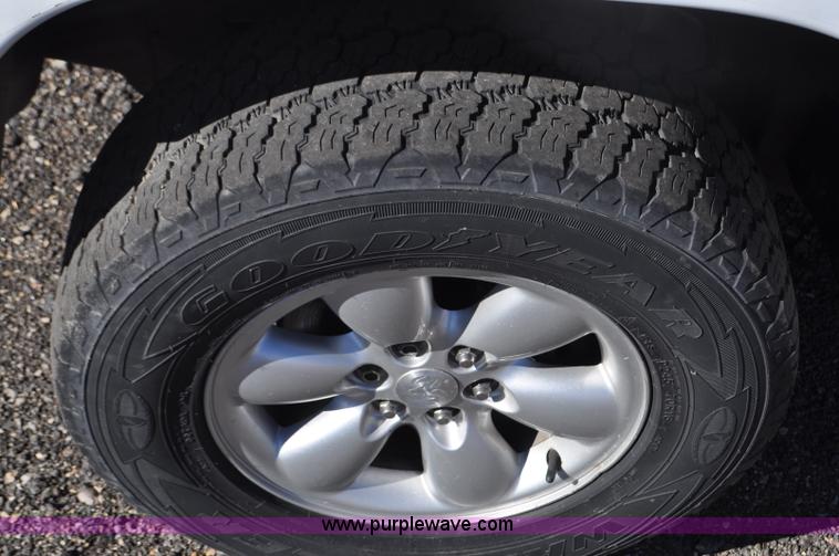 image for item F2084 2003 Dodge Durango SUV