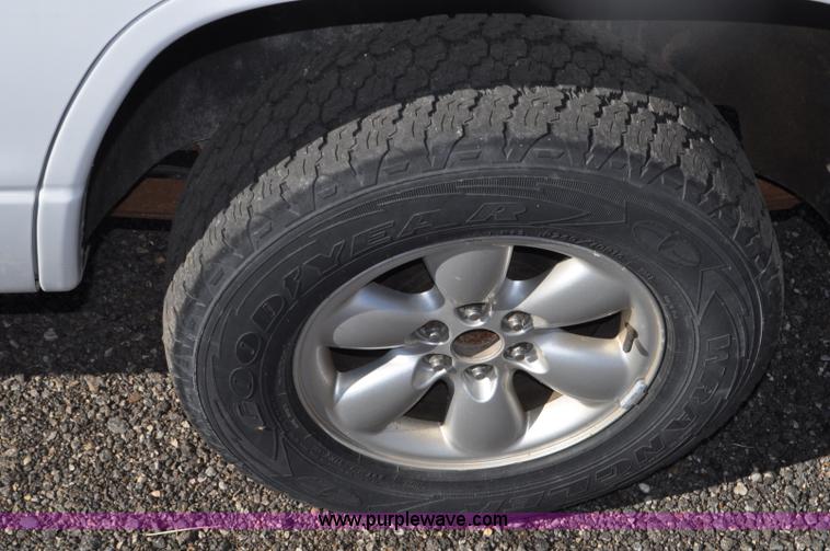 image for item F2084 2003 Dodge Durango SUV