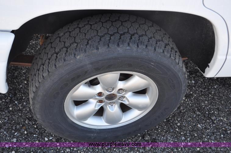 image for item F2084 2003 Dodge Durango SUV