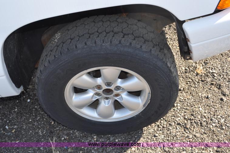 image for item F2084 2003 Dodge Durango SUV