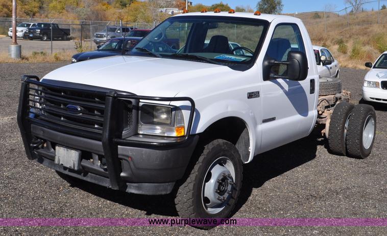 image for item F2085 2002 Ford F450 Super Duty truck cab and chassis
