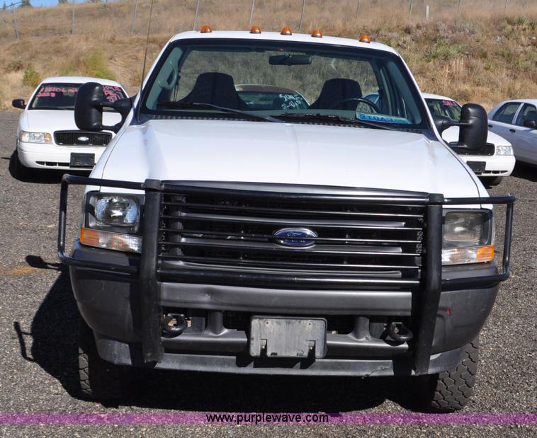 image for item F2085 2002 Ford F450 Super Duty truck cab and chassis