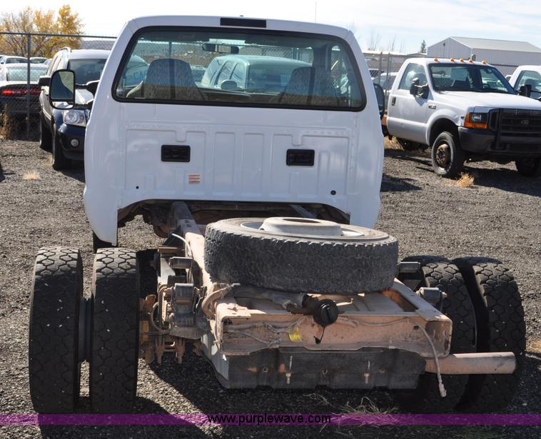 image for item F2085 2002 Ford F450 Super Duty truck cab and chassis