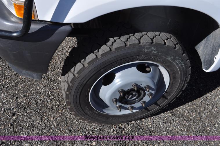 image for item F2085 2002 Ford F450 Super Duty truck cab and chassis