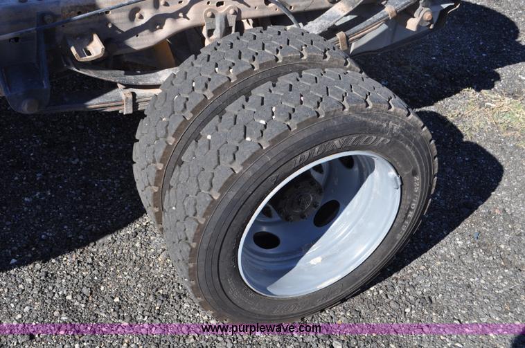 image for item F2085 2002 Ford F450 Super Duty truck cab and chassis