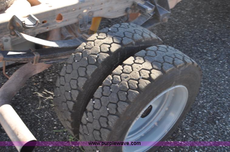 image for item F2085 2002 Ford F450 Super Duty truck cab and chassis