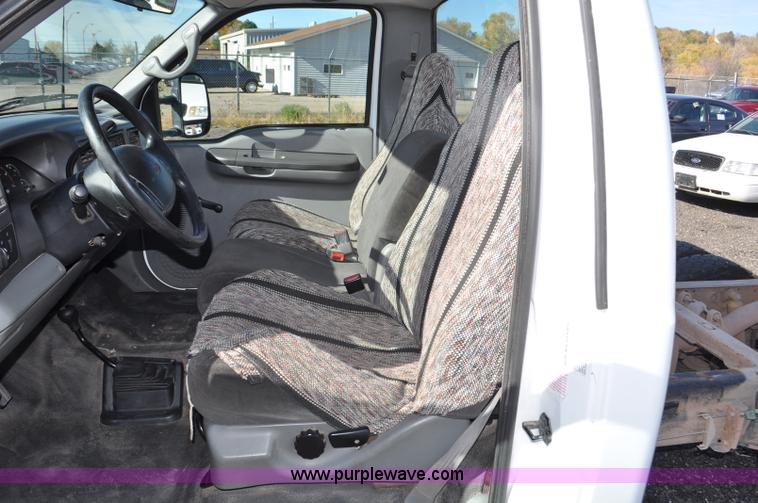 image for item F2085 2002 Ford F450 Super Duty truck cab and chassis