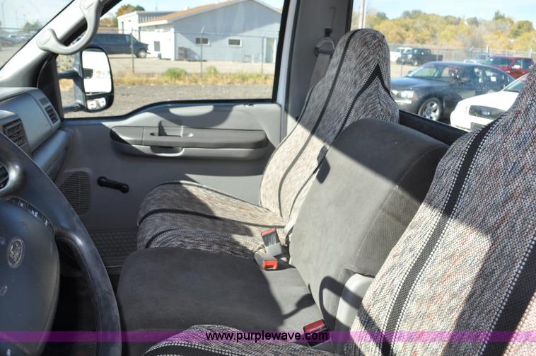 image for item F2085 2002 Ford F450 Super Duty truck cab and chassis