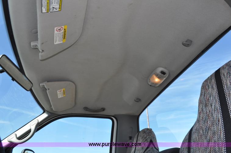 image for item F2085 2002 Ford F450 Super Duty truck cab and chassis