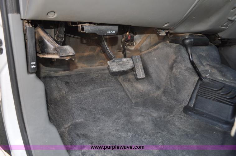 image for item F2085 2002 Ford F450 Super Duty truck cab and chassis