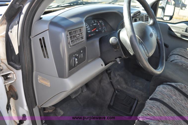 image for item F2085 2002 Ford F450 Super Duty truck cab and chassis
