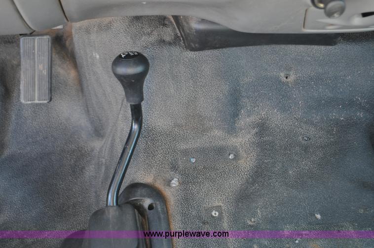 image for item F2085 2002 Ford F450 Super Duty truck cab and chassis