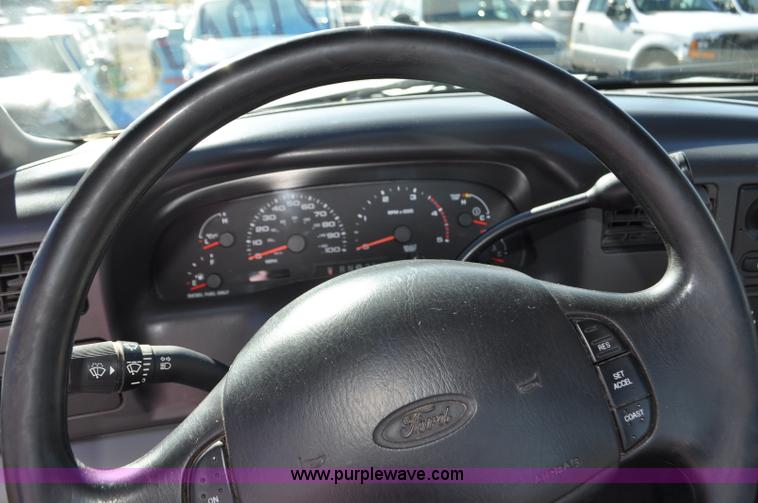 image for item F2085 2002 Ford F450 Super Duty truck cab and chassis