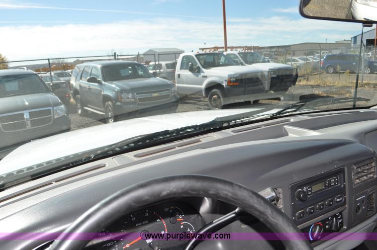 image for item F2085 2002 Ford F450 Super Duty truck cab and chassis