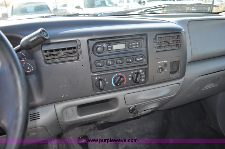 image for item F2085 2002 Ford F450 Super Duty truck cab and chassis