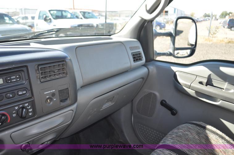 image for item F2085 2002 Ford F450 Super Duty truck cab and chassis