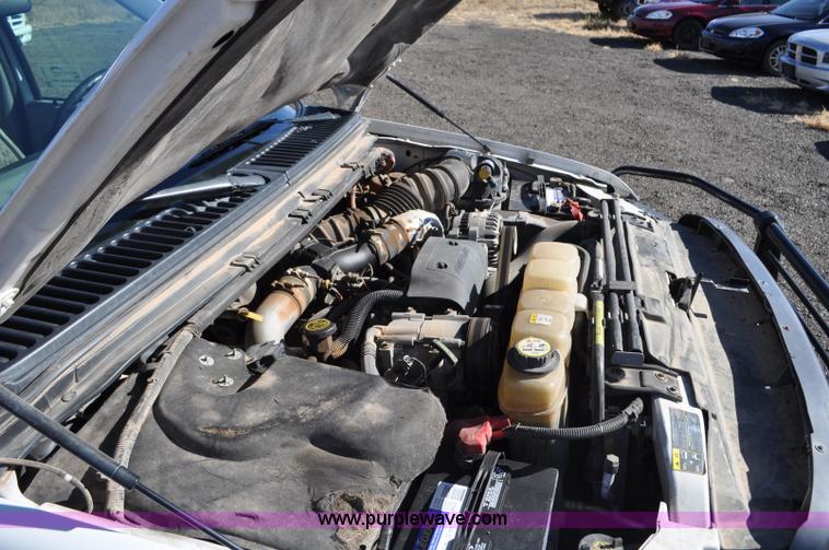 image for item F2085 2002 Ford F450 Super Duty truck cab and chassis