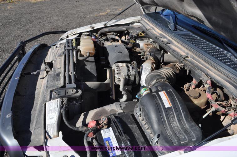 image for item F2085 2002 Ford F450 Super Duty truck cab and chassis