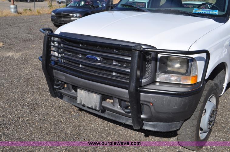 image for item F2085 2002 Ford F450 Super Duty truck cab and chassis