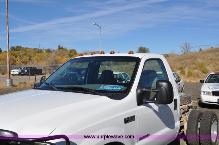 image for item F2085 2002 Ford F450 Super Duty truck cab and chassis