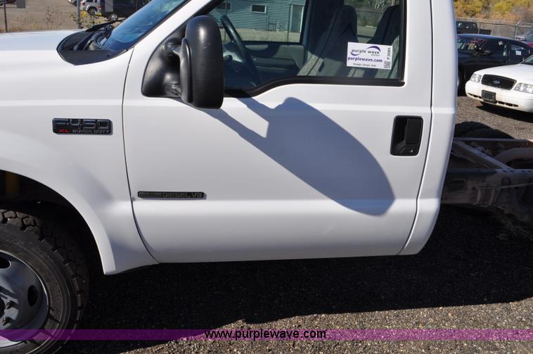 image for item F2085 2002 Ford F450 Super Duty truck cab and chassis