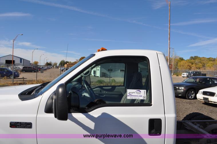 image for item F2085 2002 Ford F450 Super Duty truck cab and chassis