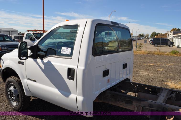 image for item F2085 2002 Ford F450 Super Duty truck cab and chassis