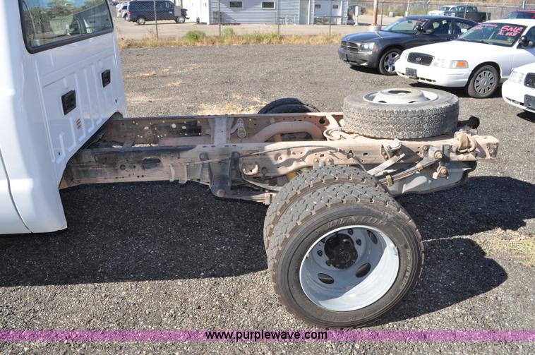 image for item F2085 2002 Ford F450 Super Duty truck cab and chassis