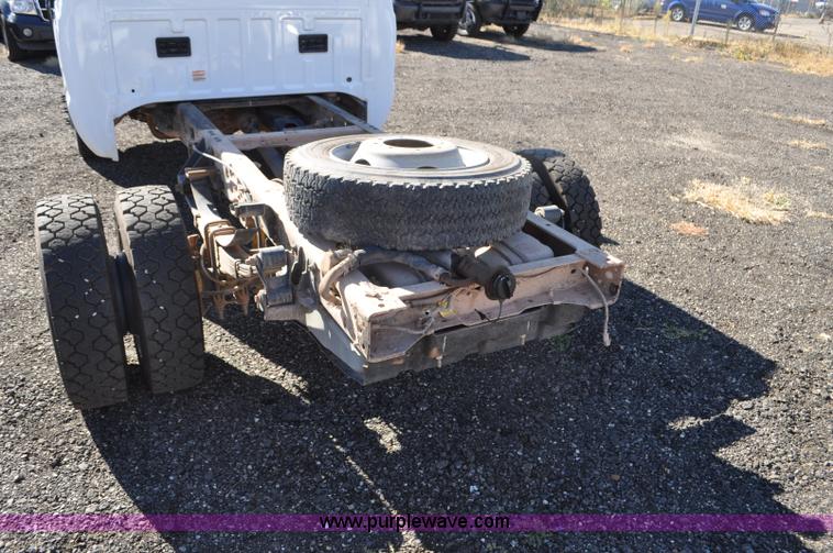 image for item F2085 2002 Ford F450 Super Duty truck cab and chassis