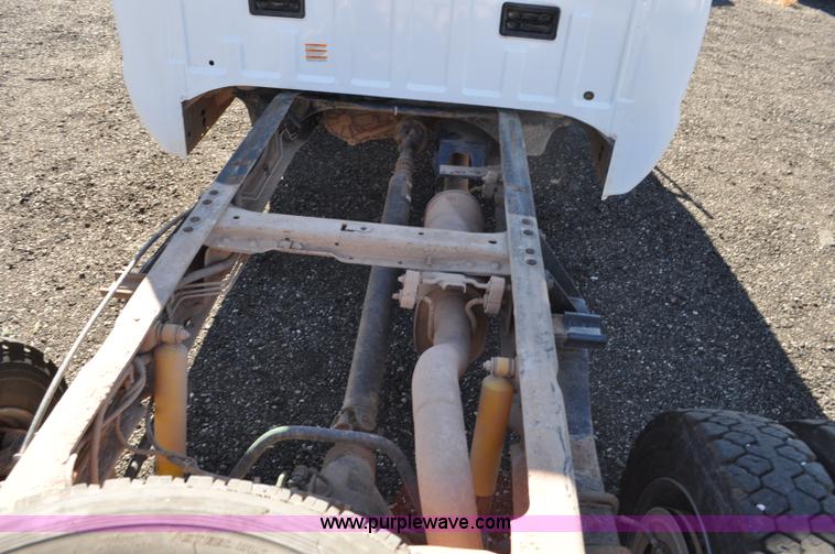image for item F2085 2002 Ford F450 Super Duty truck cab and chassis