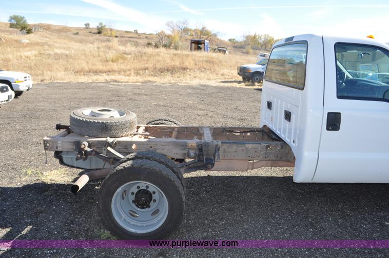 image for item F2085 2002 Ford F450 Super Duty truck cab and chassis
