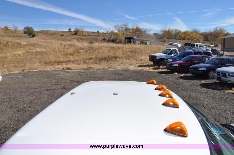 image for item F2085 2002 Ford F450 Super Duty truck cab and chassis