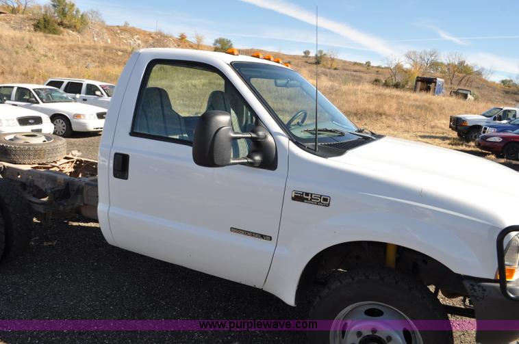 image for item F2085 2002 Ford F450 Super Duty truck cab and chassis
