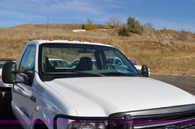 image for item F2085 2002 Ford F450 Super Duty truck cab and chassis