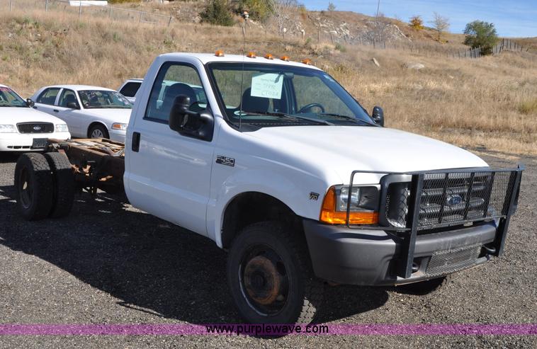 image for item F2086 2000 Ford F450 Super Duty truck cab and chassis