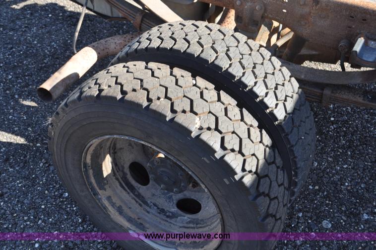 image for item F2086 2000 Ford F450 Super Duty truck cab and chassis