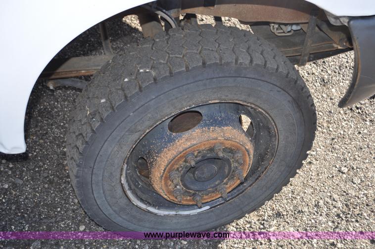 image for item F2086 2000 Ford F450 Super Duty truck cab and chassis