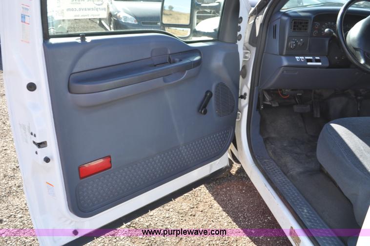 image for item F2086 2000 Ford F450 Super Duty truck cab and chassis