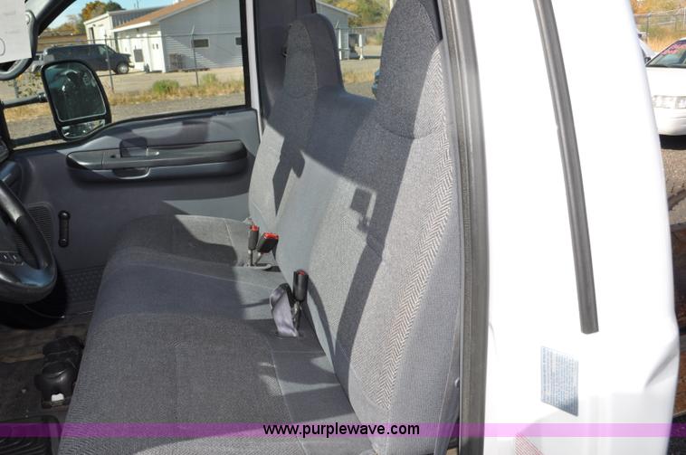 image for item F2086 2000 Ford F450 Super Duty truck cab and chassis