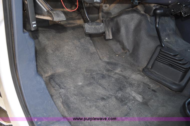 image for item F2086 2000 Ford F450 Super Duty truck cab and chassis