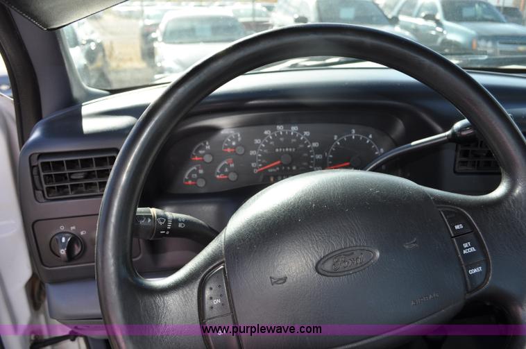 image for item F2086 2000 Ford F450 Super Duty truck cab and chassis