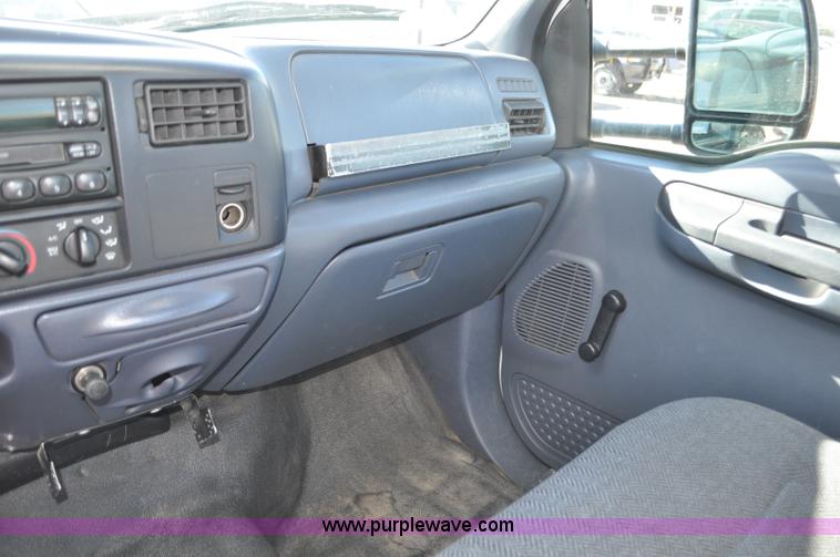 image for item F2086 2000 Ford F450 Super Duty truck cab and chassis