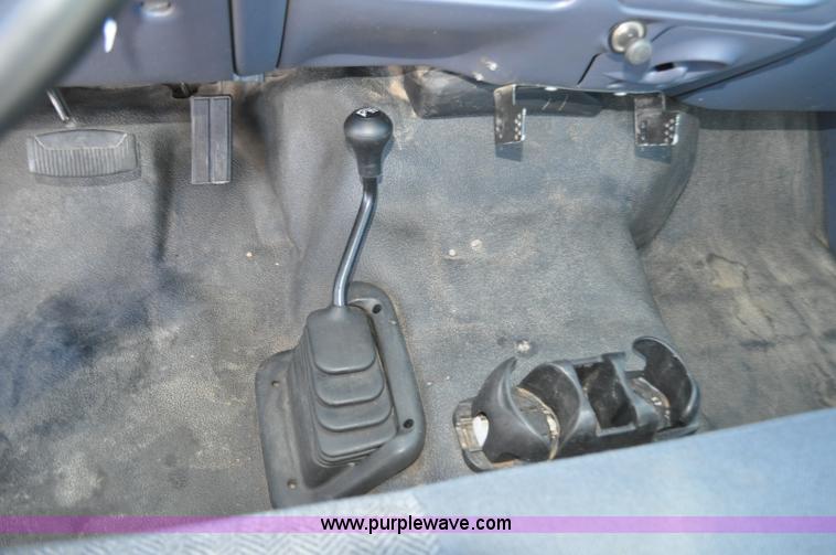 image for item F2086 2000 Ford F450 Super Duty truck cab and chassis