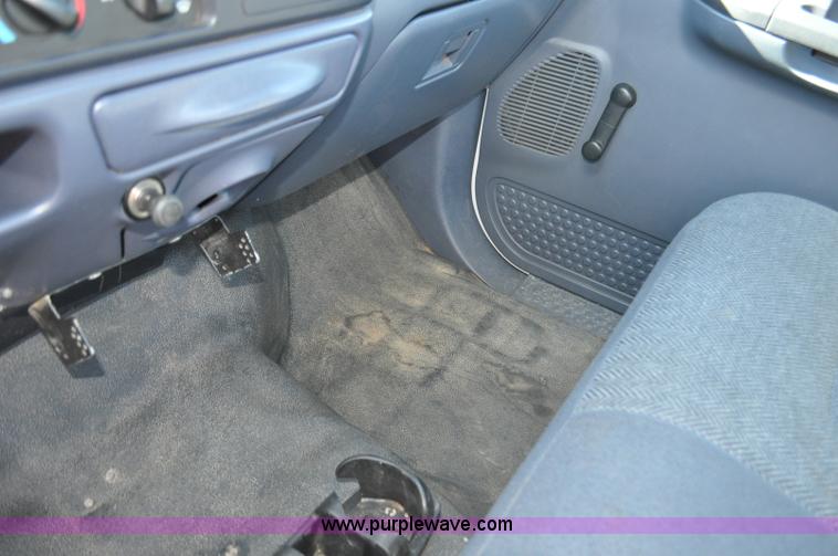 image for item F2086 2000 Ford F450 Super Duty truck cab and chassis