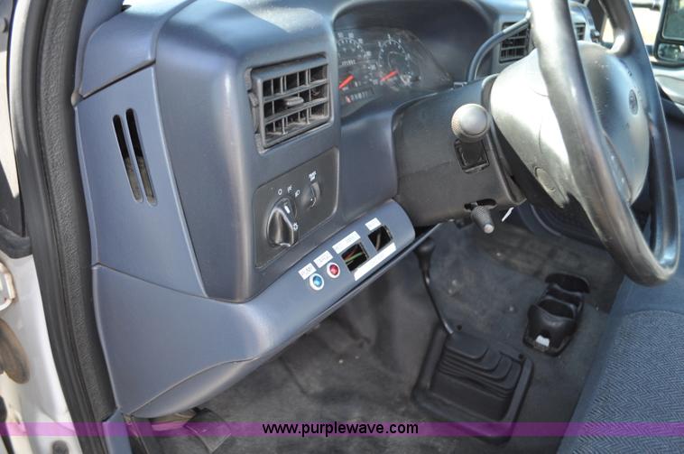 image for item F2086 2000 Ford F450 Super Duty truck cab and chassis