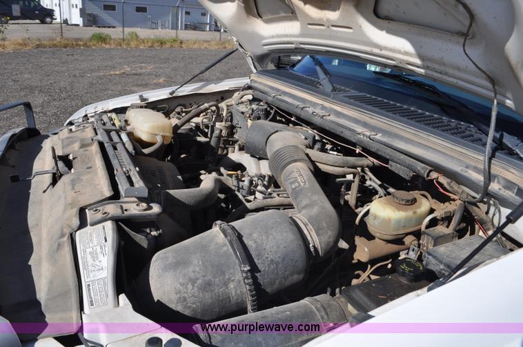 image for item F2086 2000 Ford F450 Super Duty truck cab and chassis