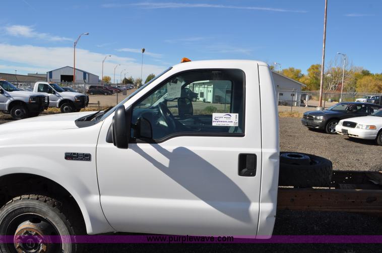 image for item F2086 2000 Ford F450 Super Duty truck cab and chassis