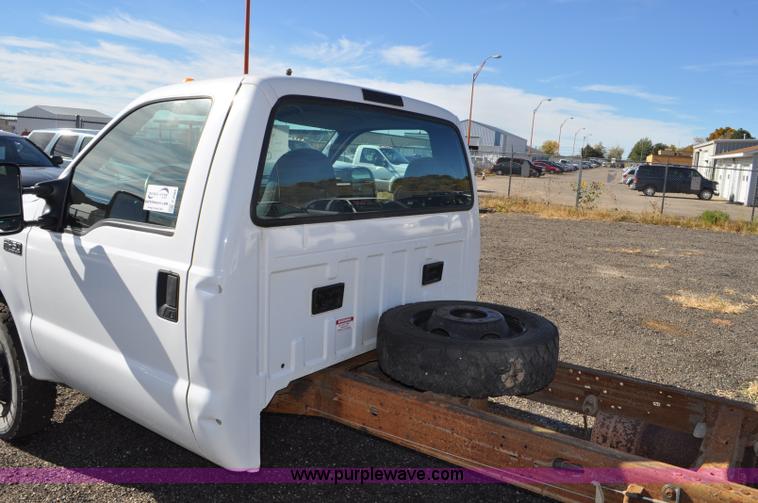 image for item F2086 2000 Ford F450 Super Duty truck cab and chassis