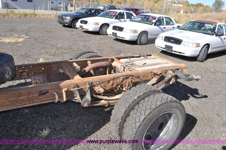 image for item F2086 2000 Ford F450 Super Duty truck cab and chassis